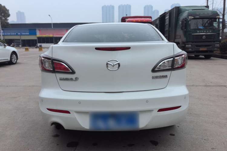 Used Mazda 3 2015 Sedan 1.6L Automatic Comfort Model Exterior 4