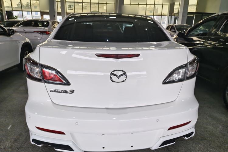 Used Mazda 3 2015 Sedan 1.6L Automatic Elite Model Exterior 4