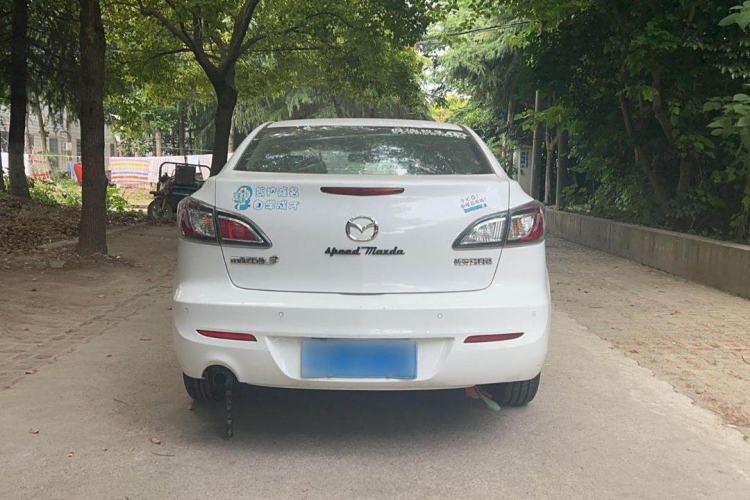 Used Mazda 3 2015 Sedan 1.6L Automatic Elite Model Exterior 4