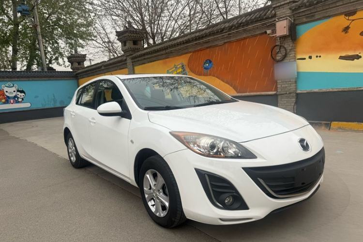 Used Mazda 3 2015 Hatchback 1.6L Automatic Elite Model Exterior 4