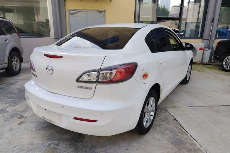 Used Mazda 3 2015 Sedan 1.6L Automatic Comfort Model Exterior 5