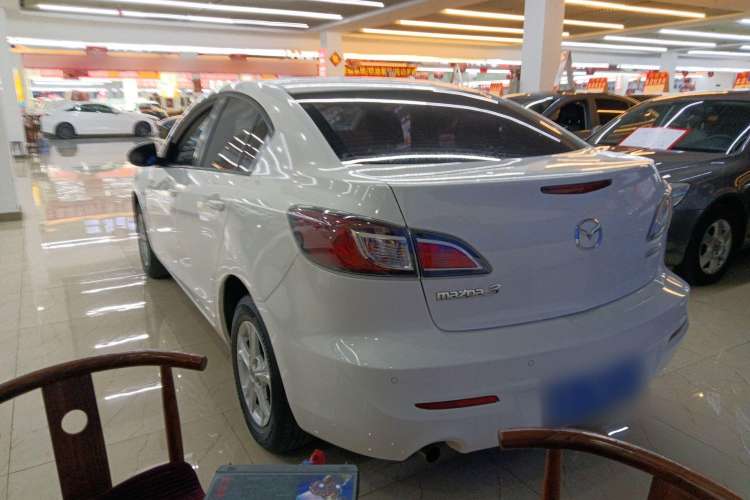 Used Mazda 3 2015 Sedan 1.6L Automatic Comfort Model Exterior 5
