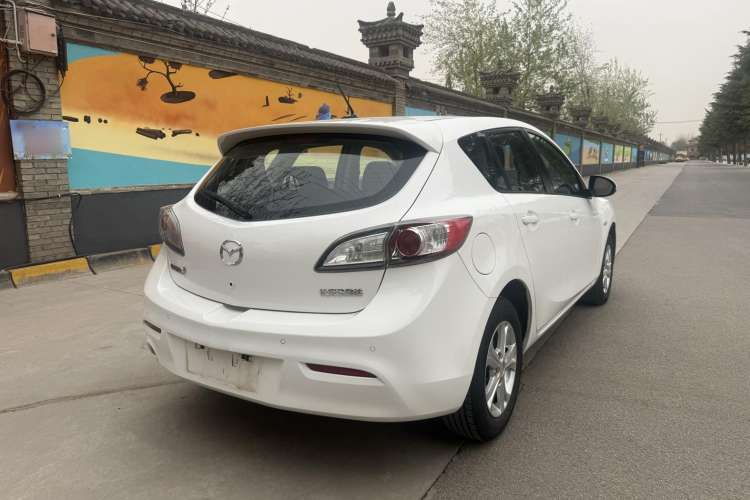 Used Mazda 3 2015 Hatchback 1.6L Automatic Elite Model Exterior 5