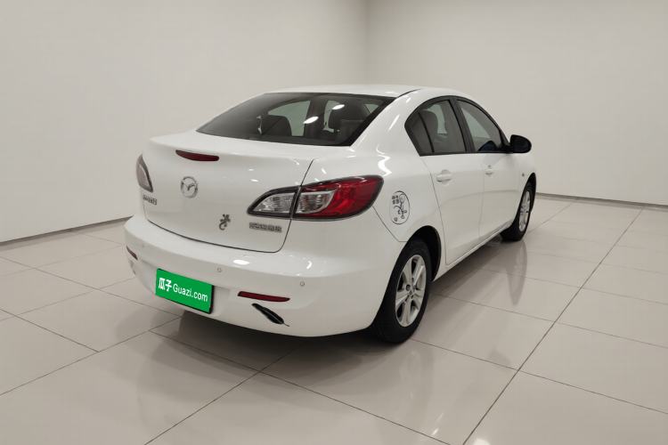 Used Mazda 3 2015 Sedan 1.6L Manual Comfort Model Exterior 5