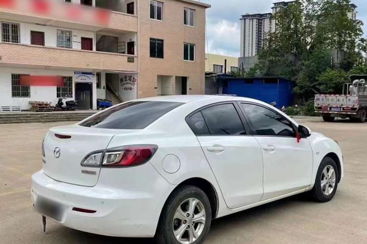 Used Mazda 3 2015 Sedan 1.6L Manual Comfort Model Exterior 5