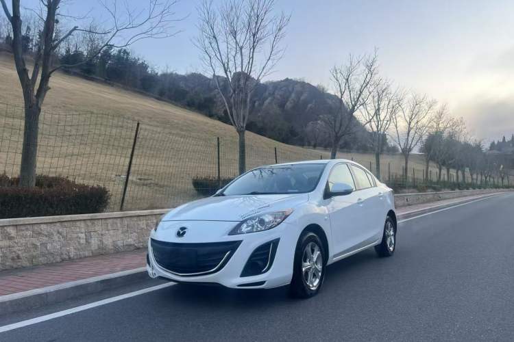 Used Mazda 3 2015 Sedan 1.6L Automatic Comfort Model Exterior 5