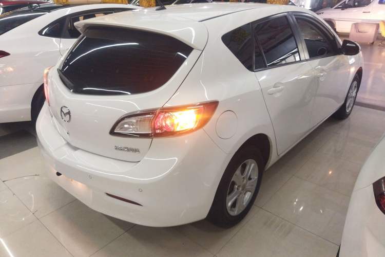 Used Mazda 3 2015 Hatchback 1.6L Automatic Elite Model Exterior 5