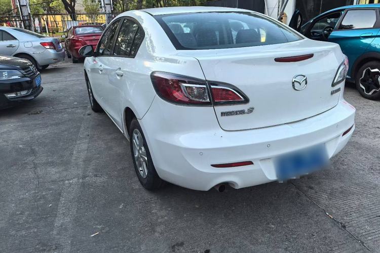 Used Mazda 3 2015 Sedan 1.6L Manual Comfort Model Exterior 5