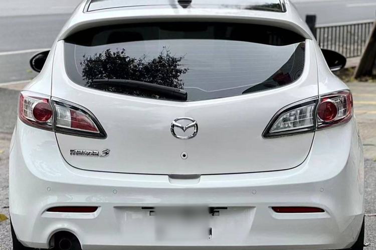 Used Mazda 3 2015 Hatchback 1.6L Automatic Elite Model Exterior 5