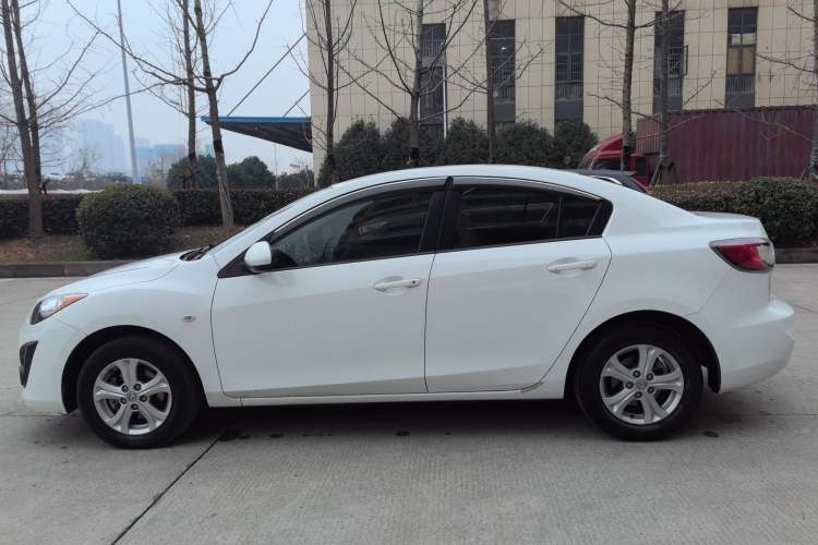 Used Mazda 3 2015 Sedan 1.6L Automatic Comfort Model Exterior 5