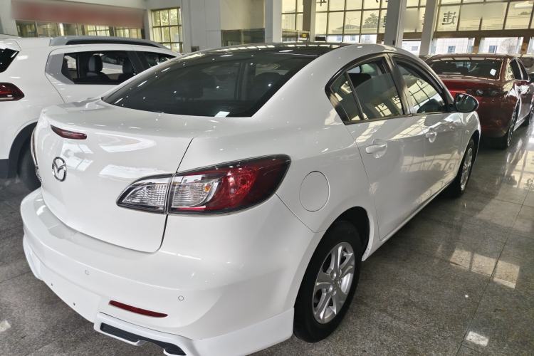 Used Mazda 3 2015 Sedan 1.6L Automatic Elite Model Exterior 5