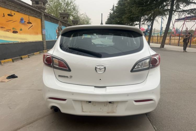 Used Mazda 3 2015 Hatchback 1.6L Automatic Elite Model Exterior 5