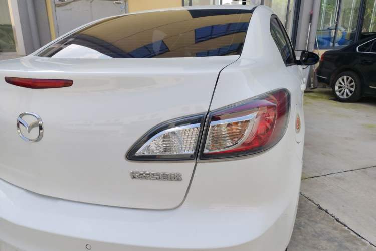 Used Mazda 3 2015 Sedan 1.6L Automatic Comfort Model Exterior 6