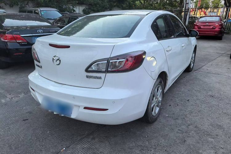 Used Mazda 3 2015 Sedan 1.6L Manual Comfort Model Exterior 6
