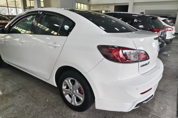 Used Mazda 3 2015 Sedan 1.6L Automatic Elite Model Exterior 6