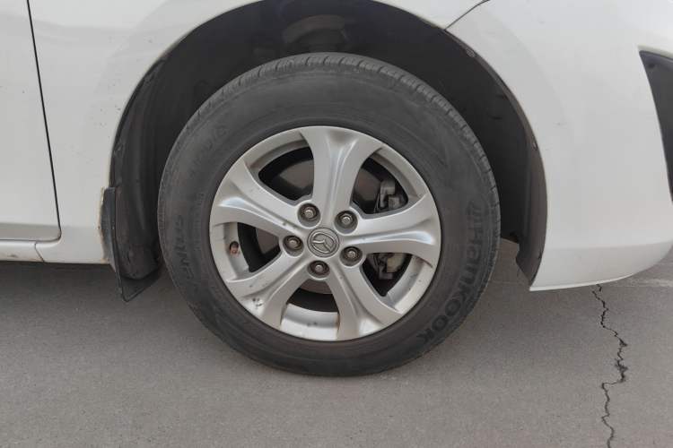 Used Mazda 3 2015 Sedan 1.6L Manual Comfort Model Exterior 7