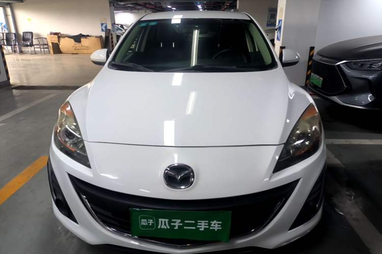 Used Mazda 3 2015 Hatchback 1.6L Manual Comfort Edition Front