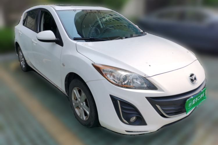 Used Mazda 3 2015 Hatchback 1.6L Automatic Elite Model Front Right 45 Deg