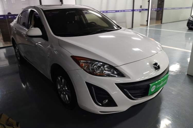 Used Mazda 3 2015 Sedan 1.6L Automatic Elite Model Front Right 45 Deg