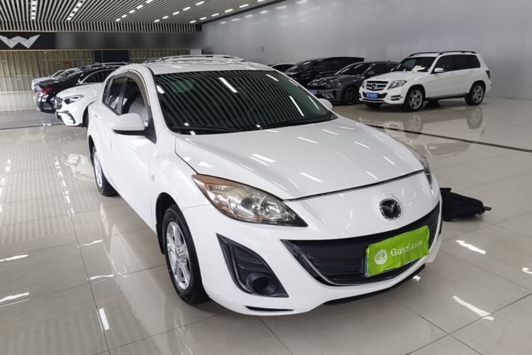 Used Mazda 3 2015 Hatchback 1.6L Manual Comfort Edition Front Right 45 Deg