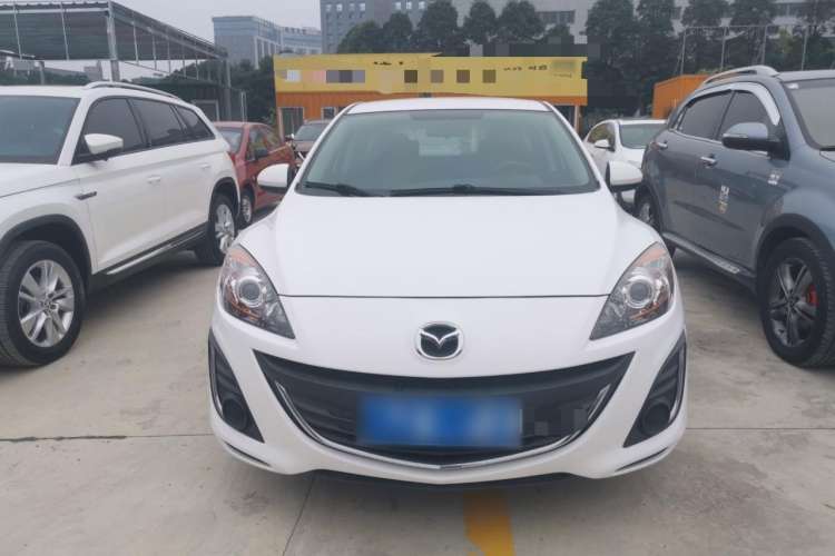 Used Mazda 3 2015 Hatchback 1.6L Manual Comfort Edition Front