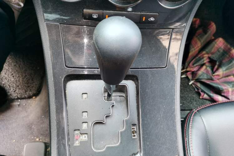Used Mazda 3 2015 Hatchback 1.6L Automatic Elite Model Gear Lever