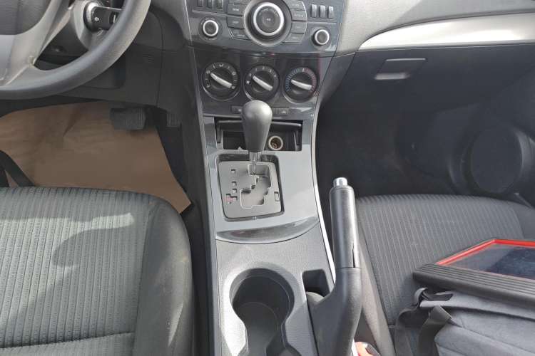 Used Mazda 3 2015 Hatchback 1.6L Automatic Elite Model Gear Lever