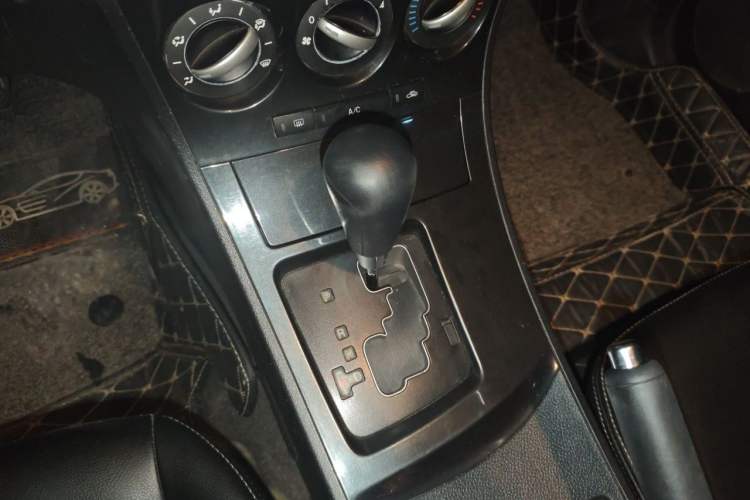 Used Mazda 3 2015 Sedan 1.6L Automatic Elite Model Gear Lever