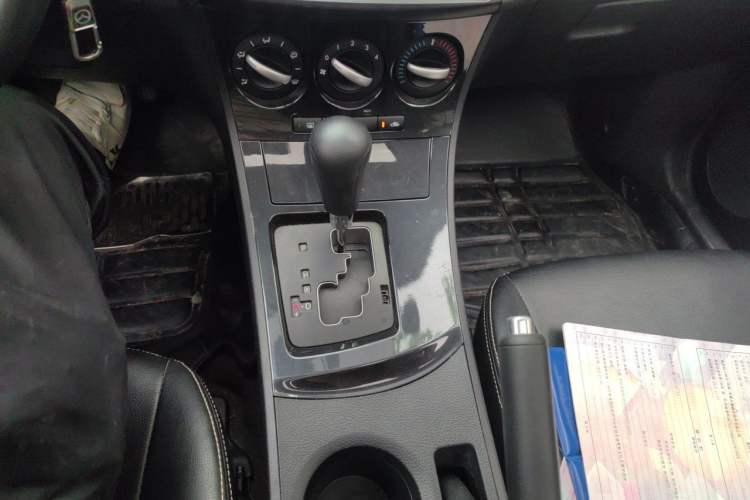 Used Mazda 3 2015 Hatchback 1.6L Automatic Elite Model Gear Lever