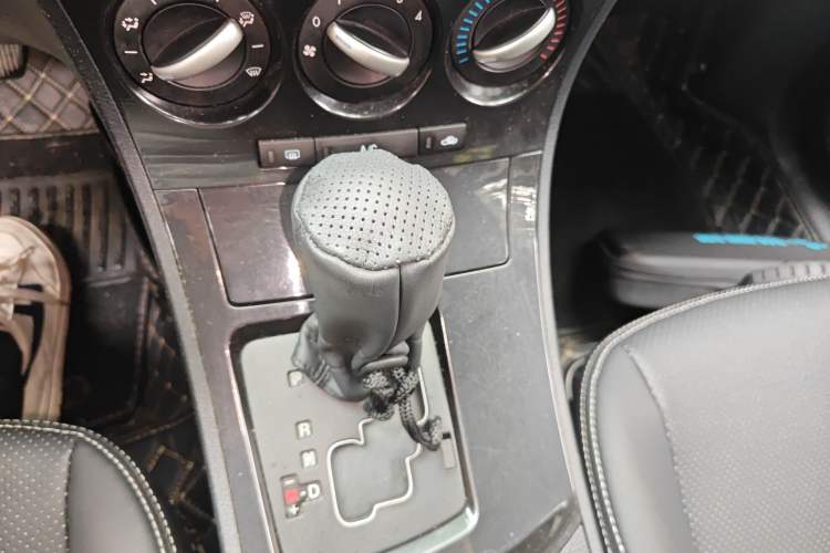 Used Mazda 3 2015 Hatchback 1.6L Automatic Elite Model Gear Lever