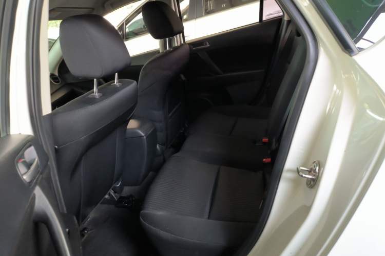 Used Mazda 3 2015 Hatchback 1.6L Manual Comfort Edition Interior 1