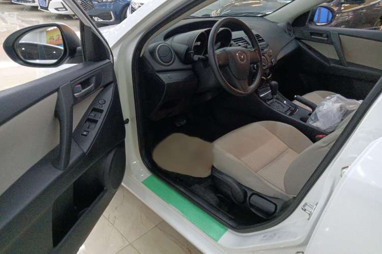 Used Mazda 3 2015 Sedan 1.6L Automatic Comfort Model Interior 2