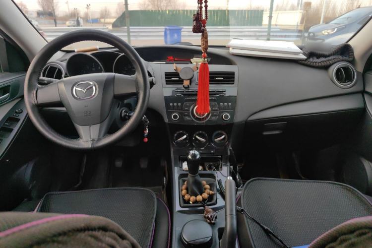 Used Mazda 3 2015 Sedan 1.6L Manual Comfort Model Interior 2