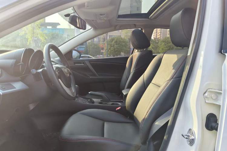 Used Mazda 3 2015 Hatchback 1.6L Automatic Elite Model Interior 2