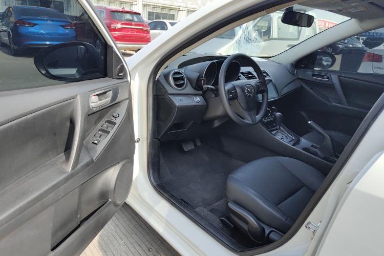 Used Mazda 3 2015 Sedan 1.6L Automatic Comfort Model Interior 2