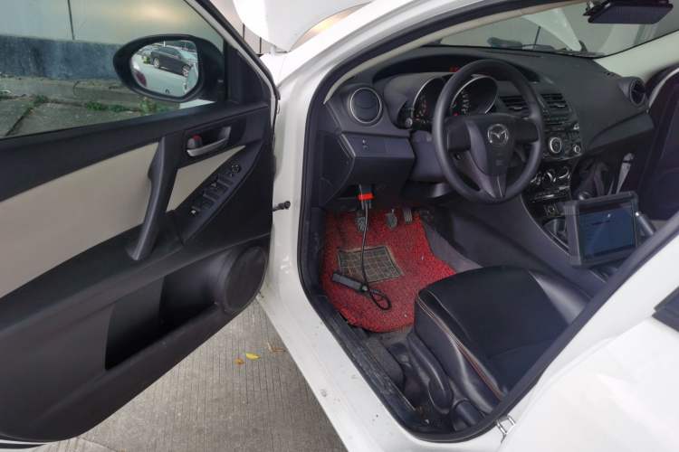 Used Mazda 3 2015 Sedan 1.6L Manual Comfort Model Interior 2