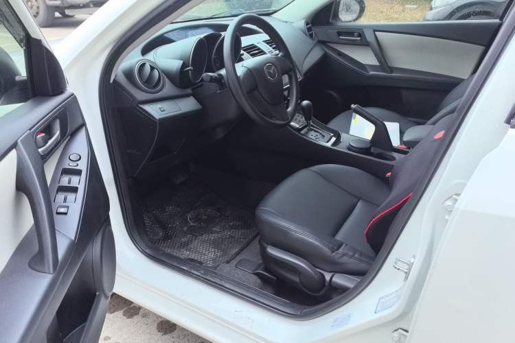 Used Mazda 3 2015 Sedan 1.6L Automatic Comfort Model Interior 2