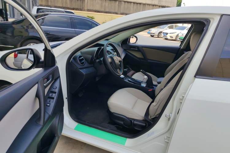 Used Mazda 3 2015 Sedan 1.6L Automatic Comfort Model Interior 3