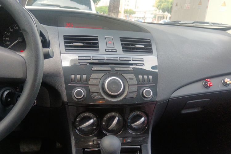 Used Mazda 3 2015 Sedan 1.6L Automatic Comfort Model Interior 3