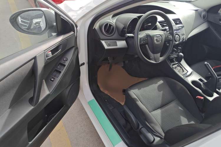 Used Mazda 3 2015 Hatchback 1.6L Automatic Elite Model Interior 3