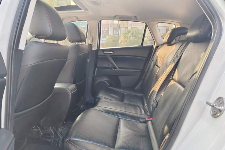 Used Mazda 3 2015 Hatchback 1.6L Automatic Elite Model Interior 3