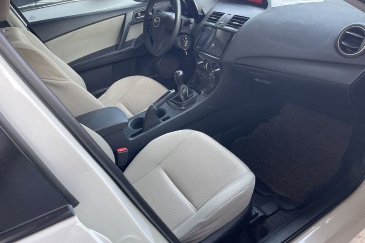 Used Mazda 3 2015 Sedan 1.6L Manual Comfort Model Interior 3