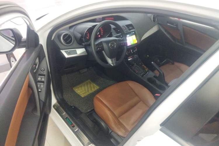 Used Mazda 3 2015 Hatchback 1.6L Automatic Elite Model Interior 3