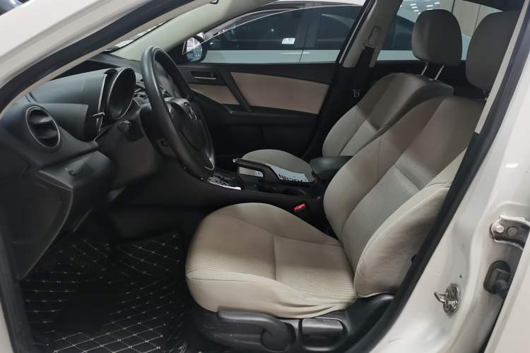 Used Mazda 3 2015 Sedan 1.6L Automatic Comfort Model Interior 4