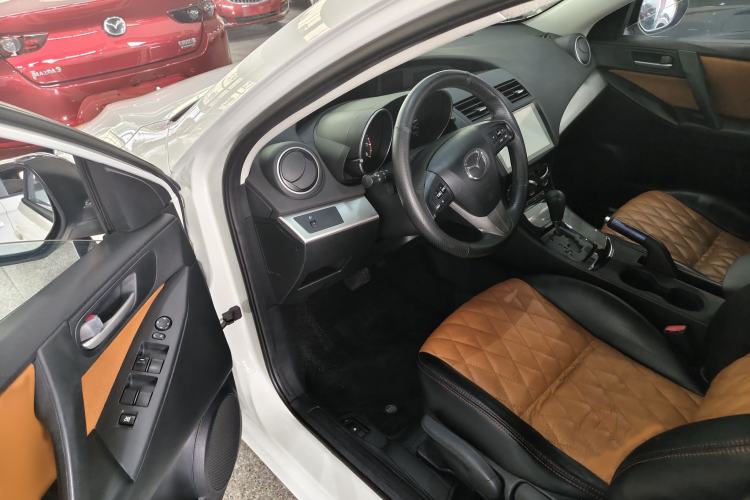 Used Mazda 3 2015 Sedan 1.6L Automatic Elite Model Interior 4