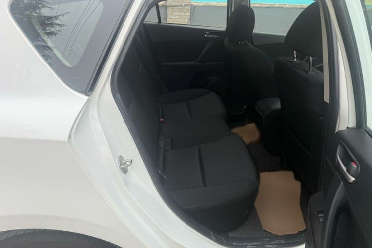 Used Mazda 3 2015 Hatchback 1.6L Automatic Elite Model Interior 4