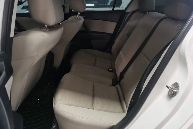 Used Mazda 3 2015 Sedan 1.6L Automatic Comfort Model Interior 5