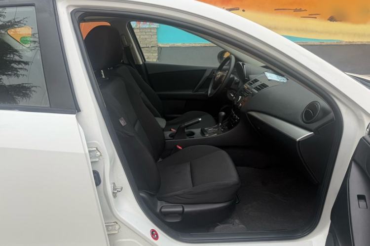 Used Mazda 3 2015 Hatchback 1.6L Automatic Elite Model Interior 5