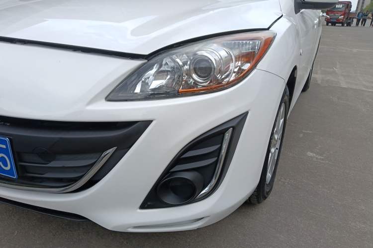 Used Mazda 3 2015 Sedan 1.6L Manual Comfort Model Left Front Headlight