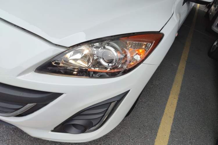 Used Mazda 3 2015 Sedan 1.6L Automatic Comfort Model Left Front Headlight
